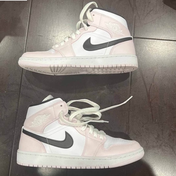Women’s Nike Air Jordan 1 Mid ‘Barely Rose’